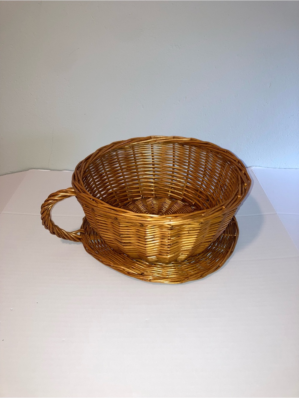 Large tea cup basket
